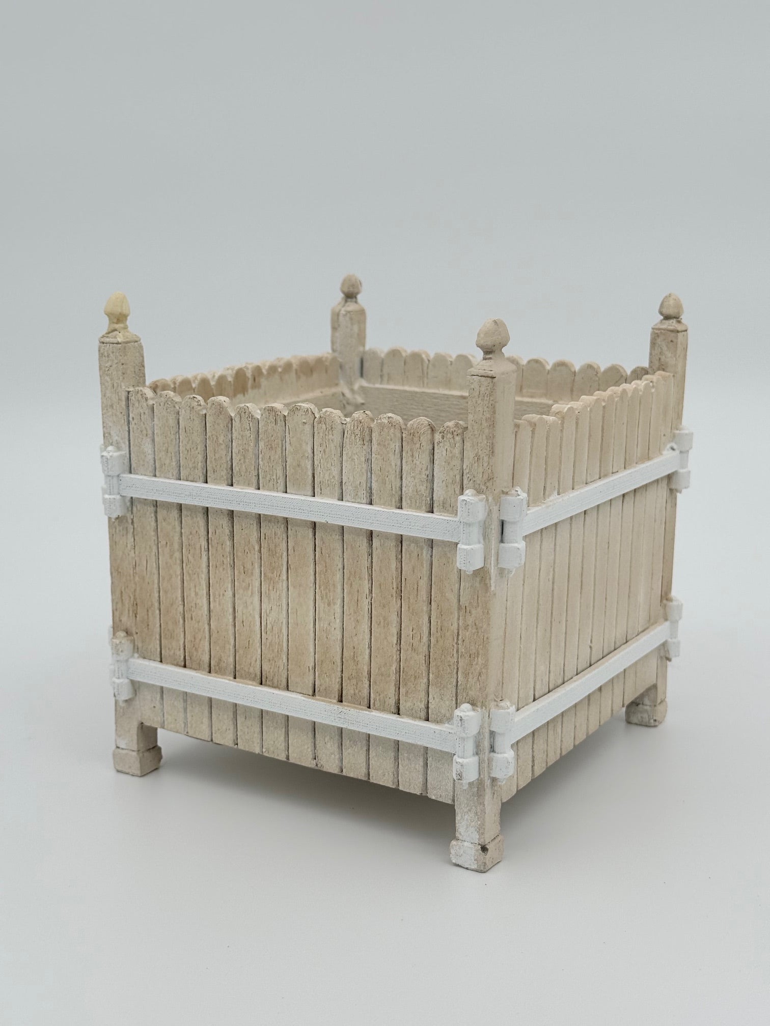 The Bagatelle Planter